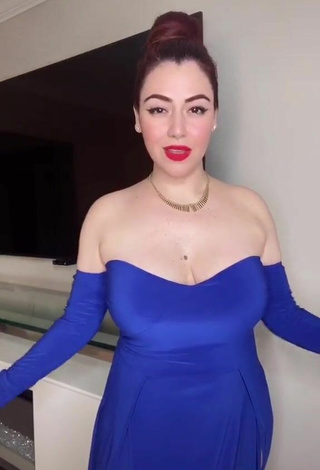 6. Sweet Jane Rocci Shows Cleavage in Cute Blue Dress