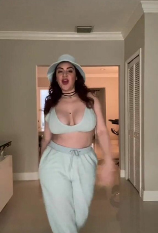 Erotic Jane Rocci Shows Cleavage in Grey Crop Top and Bouncing Tits