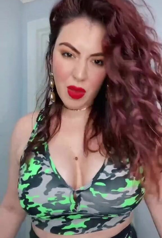 4. Beautiful Jane Rocci Shows Cleavage in Sexy Camouflage Crop Top and Bouncing Breasts
