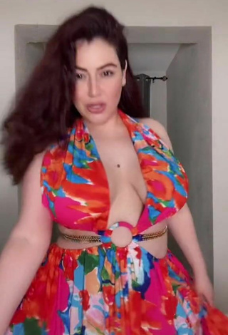 1. Cute Jane Rocci Shows Cleavage in Dress and Bouncing Tits
