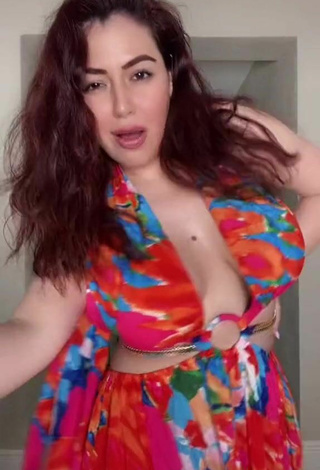 5. Cute Jane Rocci Shows Cleavage in Dress and Bouncing Tits