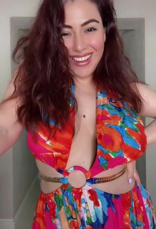 6. Cute Jane Rocci Shows Cleavage in Dress and Bouncing Tits