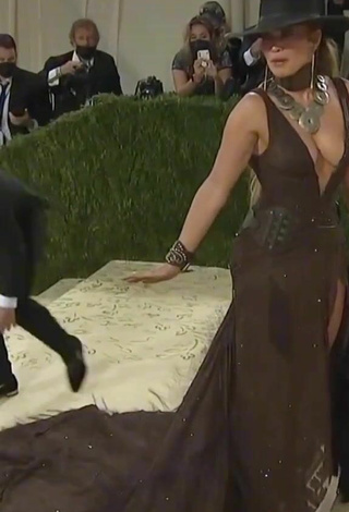 4. Hot JLo Shows Cleavage in Brown Dress