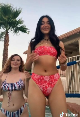 4. Beautiful Kailey Amora Shows Cleavage in Sexy Bikini and Bouncing Boobs at the Swimming Pool