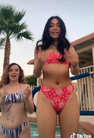 5. Beautiful Kailey Amora Shows Cleavage in Sexy Bikini and Bouncing Boobs at the Swimming Pool