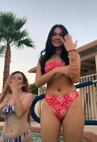 6. Beautiful Kailey Amora Shows Cleavage in Sexy Bikini and Bouncing Boobs at the Swimming Pool