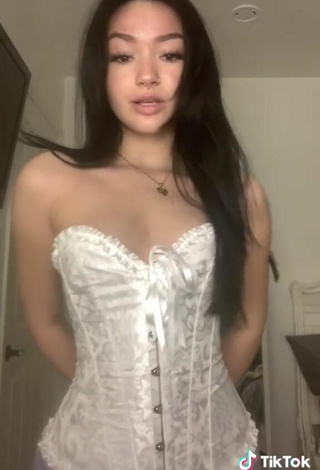 5. Sexy Kailey Amora Shows Cleavage in White Corset