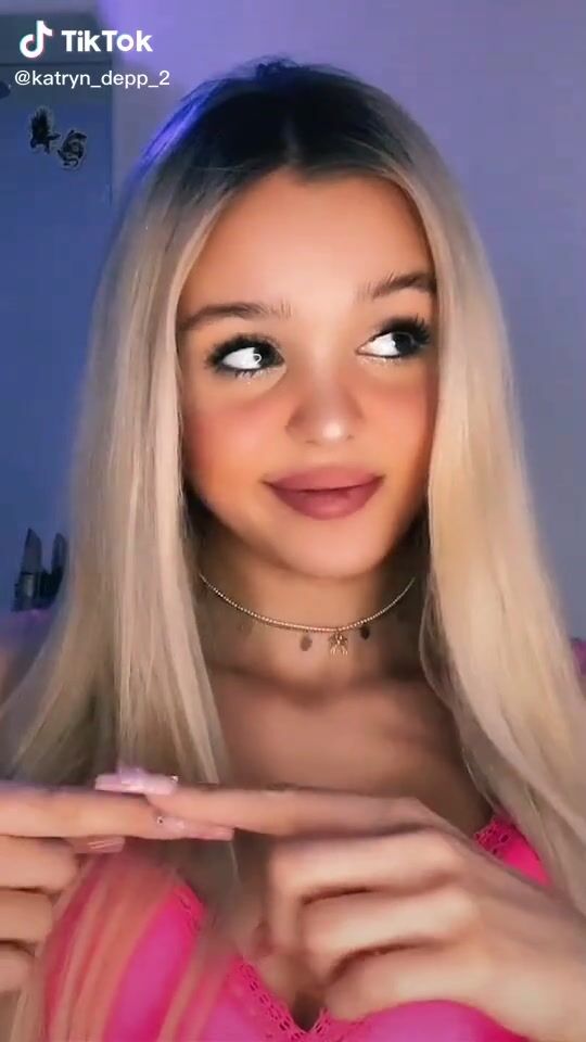 Cute Katryn Depp Shows Cleavage | sexyfilter.com