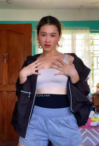 6. Sweetie Kemrie Shows Cleavage in Blue Crop Top and Bouncing Tits