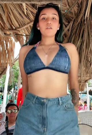 2. Sexy Laura Narvaez Shows Cleavage in Bikini Top