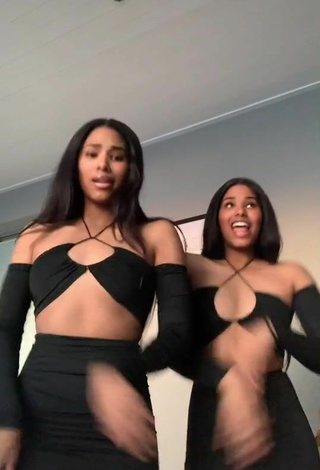 6. Sexy Lauren and Lara Shows Cleavage in Black Crop Top