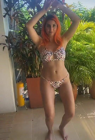 5. Sexy Lia Mendi Shows Cleavage in Leopard Bikini