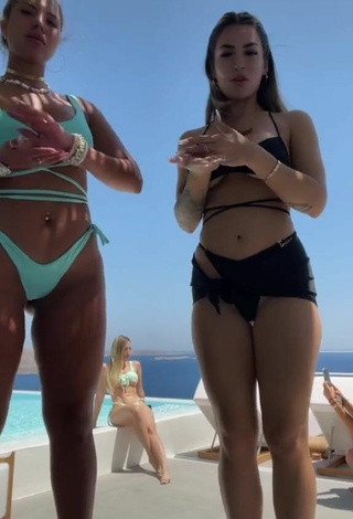 Sexy Luciana DelMar Shows Butt