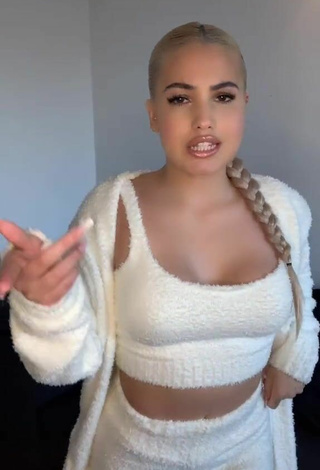 3. Sexy Mabel McVey Shows Cleavage in White Crop Top