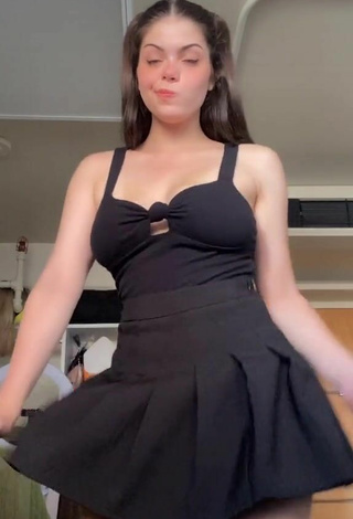 4. Sexy Madelyn Shows Cleavage in Black Dress