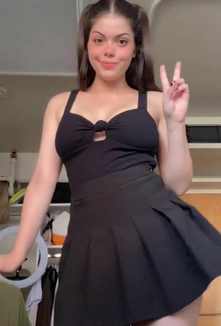 5. Sexy Madelyn Shows Cleavage in Black Dress