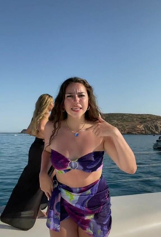 2. Hot Mariam Raidi Shows Cleavage in Bikini Top in the Sea