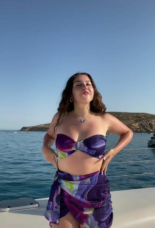 3. Hot Mariam Raidi Shows Cleavage in Bikini Top in the Sea