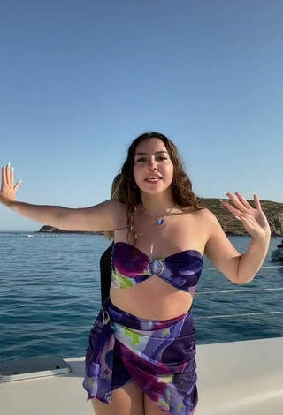 4. Hot Mariam Raidi Shows Cleavage in Bikini Top in the Sea