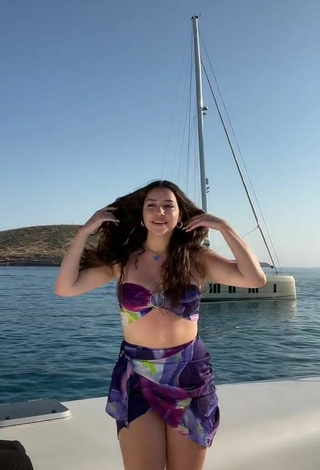 3. Sexy Mariam Raidi Shows Cleavage in Bikini Top in the Sea