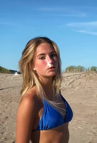 Sexy Martuccrespo Shows Cleavage in Blue Bikini Top