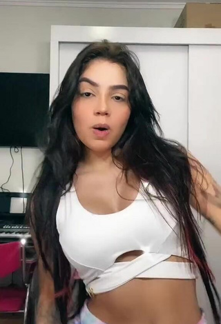 Beautiful Henny Shows Cleavage in Sexy White Crop Top