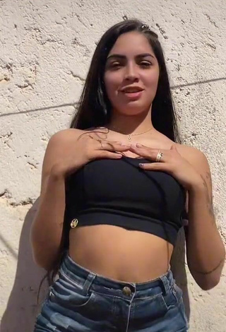 2. Sexy Henny Shows Cleavage in Black Crop Top and Bouncing Boobs