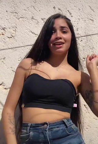 5. Sexy Henny Shows Cleavage in Black Crop Top and Bouncing Boobs