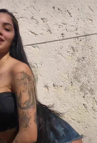 6. Sexy Henny Shows Cleavage in Black Crop Top and Bouncing Boobs