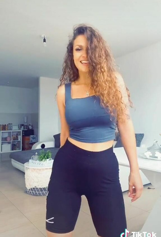 3. Erotic Jeje Lopes Shows Cleavage in Blue Crop Top