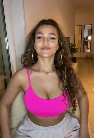 Hot Jeje Lopes Shows Cleavage in Pink Crop Top