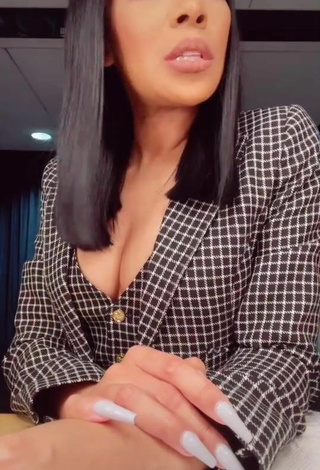 4. Sexy Monica Shows Cleavage