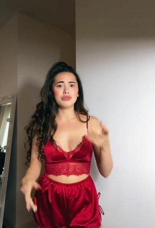 6. Amazing Morgan Cohen Shows Cleavage in Hot Red Crop Top