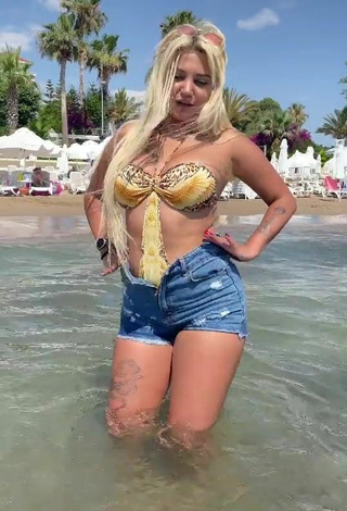 Hot Nazlibuyukyaldiz Shows Cleavage in Swimsuit in the Sea