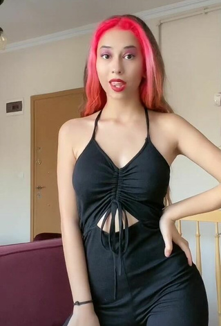 Sexy Özlem Aksoy Shows Cleavage in Black Bodysuit