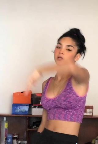 6. Really Cute Paola del Castillo Shows Cleavage in Crop Top and Bouncing Boobs