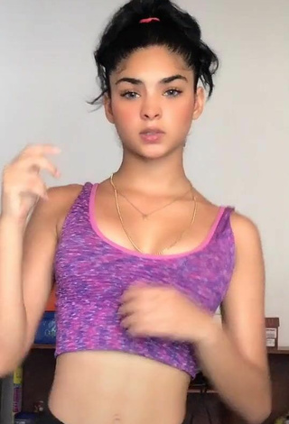 5. Breathtaking Paola del Castillo Shows Cleavage in Crop Top and Bouncing Boobs