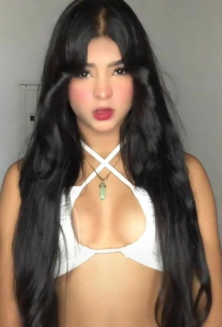 3. Sexy Paola del Castillo Shows Cleavage in White Crop Top