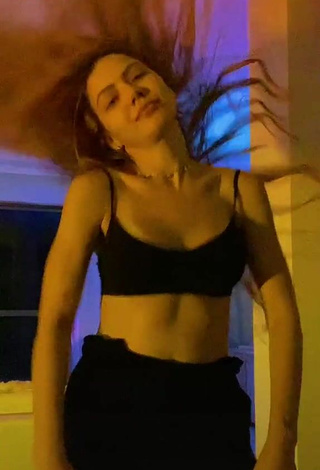 Hottie Sarah Poncio Shows Cleavage in Black Crop Top and Bouncing Boobs while doing Belly Dance