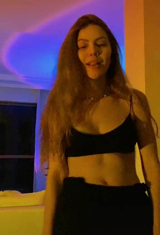 2. Hottie Sarah Poncio Shows Cleavage in Black Crop Top and Bouncing Boobs while doing Belly Dance