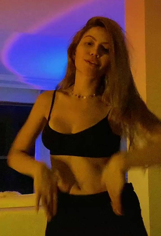 3. Hottie Sarah Poncio Shows Cleavage in Black Crop Top and Bouncing Boobs while doing Belly Dance