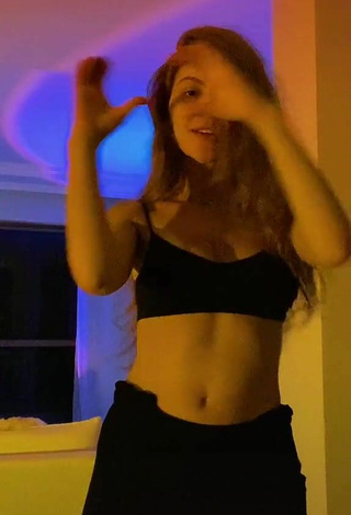 5. Hottie Sarah Poncio Shows Cleavage in Black Crop Top and Bouncing Boobs while doing Belly Dance
