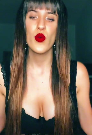 6. Sexy Alice Iori Shows Cleavage in Black Crop Top