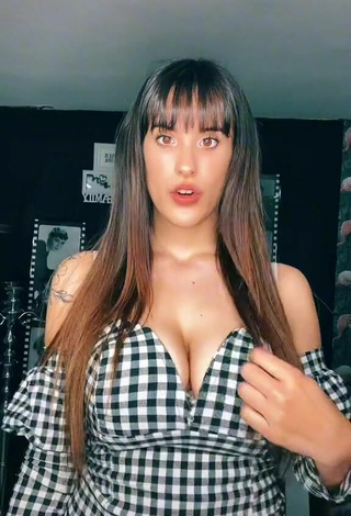 3. Sexy Alice Iori Shows Cleavage in Checkered Dress