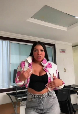 Hot Stephyy Shows Cleavage in Black Crop Top and Bouncing Breasts
