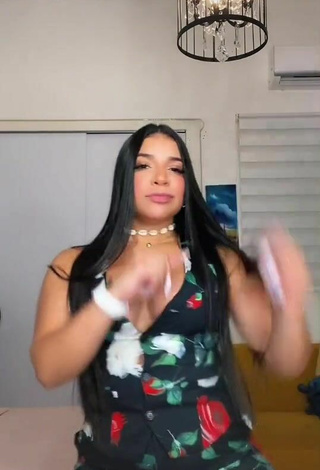 2. Cute Stephyy Shows Cleavage and Bouncing Boobs