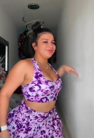 3. Sexy Stephyy Shows Cleavage in Floral Crop Top