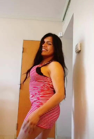 4. Sexy Soy Wendy Guevara Shows Cleavage in Striped Dress