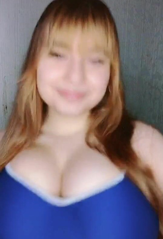 5. Cute Yami Shows Cleavage in Blue Crop Top and Bouncing Boobs