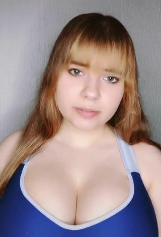 2. Hot Yami Shows Cleavage in Blue Crop Top and Bouncing Boobs